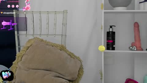 Emma Ucros online show from 01.12.25