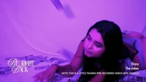 emma_whitee_ online show from 12.21.25