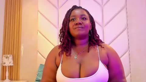 Snapshot of emmabrantt_ chatting on 06.16.26 EmmaBrantt online show from 06.16.26