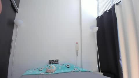 Snapshot of emmaclark_1 chatting on 05.21.26 emmaclark_1 online show from 05.21.26