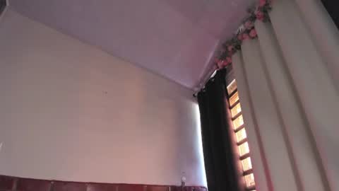 Snapshot of emmaclark_1 chatting on 06.20.26 emmaclark_1 online show from 06.20.26