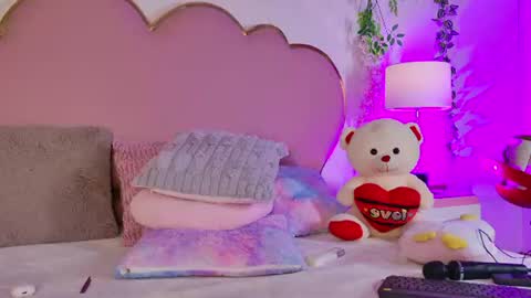 Snapshot of emmacrush chatting on 06.22.26 Welcome Im yosein Your love is my passion activate it with your tips and enjoy with me online show from 06.22.26