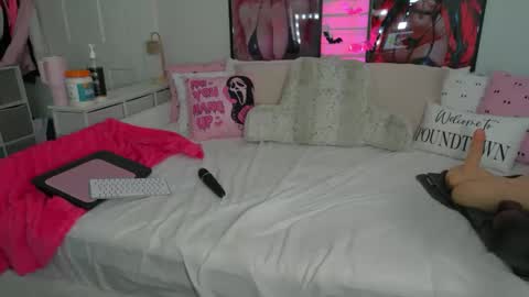 emmagray01 online show from 10.17.25