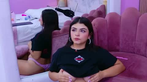 Snapshot of emmaleems chatting on 04.14.26 Emma Lee online show from 04.14.26