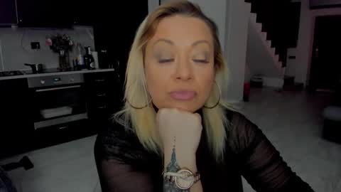 Emma online show from 11.22.25