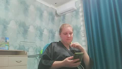 Snapshot of emmamelody944534 chatting on 10.21.25 emmamelody online show from 10.21.25