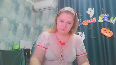 Snapshot of emmamelody944534 chatting on 10.25.25 emmamelody online show from 10.25.25