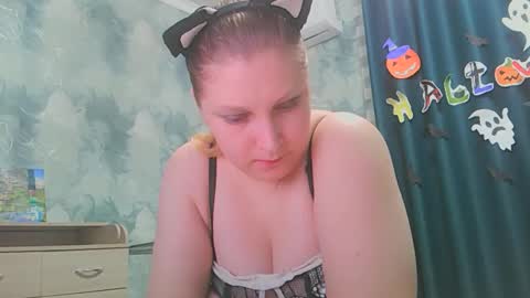 Snapshot of emmamelody944534 chatting on 10.31.25 emmamelody online show from 10.31.25