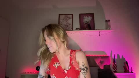 Snapshot of emmaonlyx1 chatting on 06.18.26 emmaonlyx1 online show from 06.18.26