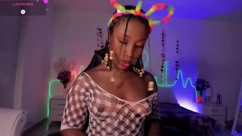 Sara online show from 10.17.25