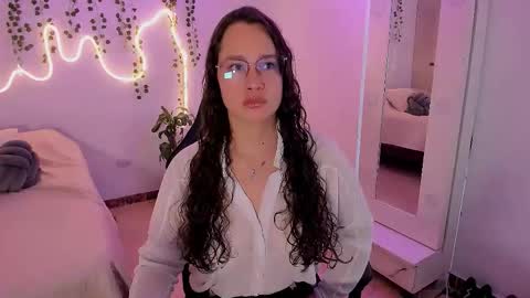 Emma Torres online show from 10.17.25