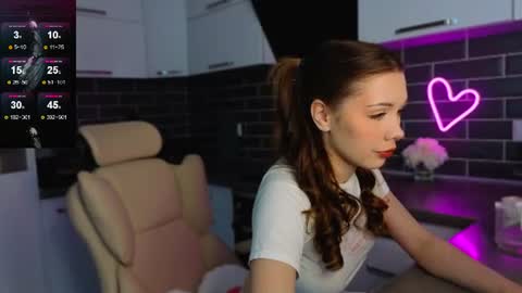 Snapshot of emmavictori chatting on 06.17.26 Shaiya online show from 06.17.26
