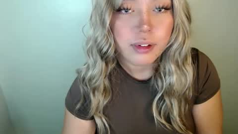 Snapshot of emmawatsoons chatting on 09.26.25 YourDreamGirl Emma online show from 09.26.25