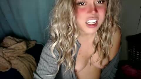 Snapshot of emmawatsoons chatting on 11.25.25 YourDreamGirl Emma online show from 11.25.25