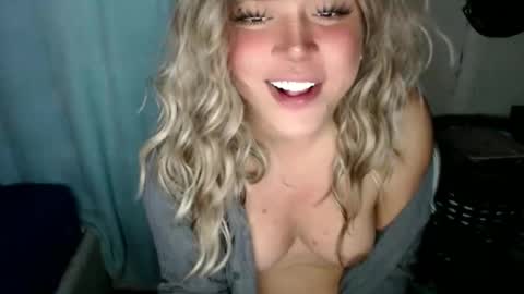 Snapshot of emmawatsoons chatting on 12.01.25 YourDreamGirl Emma online show from 12.01.25