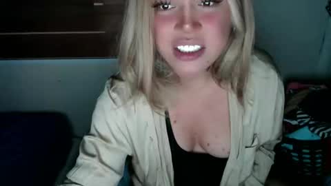 Snapshot of emmawatsoons chatting on 12.03.25 YourDreamGirl Emma online show from 12.03.25