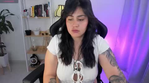 Snapshot of emmax_x chatting on 11.18.25 EMMA online show from 11.18.25