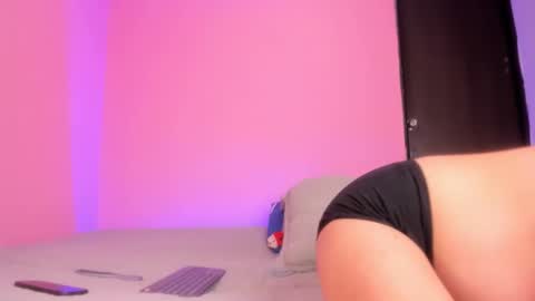 Emmi online show from 12.04.25