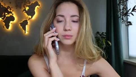 Snapshot of emmi_rosee chatting on 04.28.26 Miss Emmi online show from 04.28.26