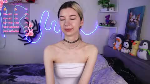 Snapshot of emmie_everly chatting on 06.14.26 emmie_everly online show from 06.14.26