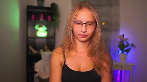 Emmie online show from 10.03.25