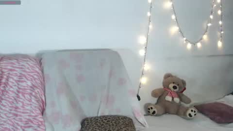 Snapshot of emmiily chatting on 06.21.26 Emely online show from 06.21.26