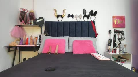 Snapshot of emmily_giraldo chatting on 04.23.26 online show from 04.23.26