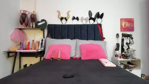 Snapshot of emmily_giraldo chatting on 04.24.26 online show from 04.24.26