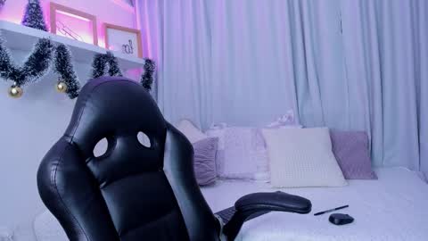 Emmy Heart online show from 12.16.25