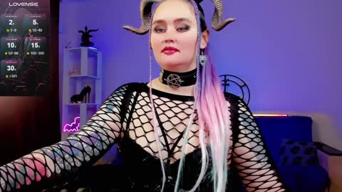 Emmy Bright     50  online show from 12.08.24