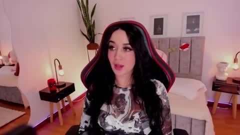 Snapshot of emmyevans1 chatting on 12.28.24 Emmy Evans  online show from 12.28.24