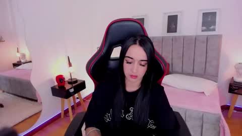 Snapshot of emmyevans1 chatting on 01.07.25 Emmy Evans  online show from 01.07.25