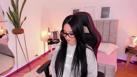 Snapshot of emmyevans1 chatting on 02.12.25 Emmy Evans  online show from 02.12.25