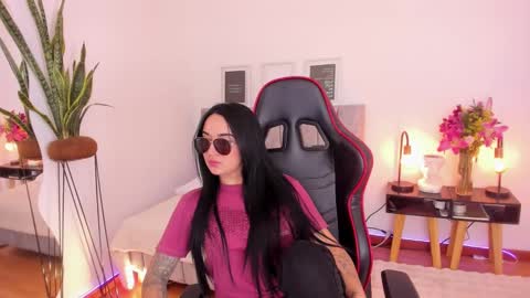 Snapshot of emmyevans1 chatting on 02.22.25 Emmy Evans  online show from 02.22.25