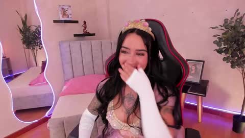 Snapshot of emmyevans1 chatting on 09.09.25 Emmy Evans  online show from 09.09.25