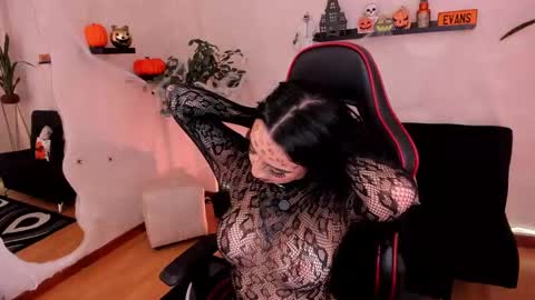 Snapshot of emmyevans1 chatting on 10.10.25 Emmy Evans  online show from 10.10.25