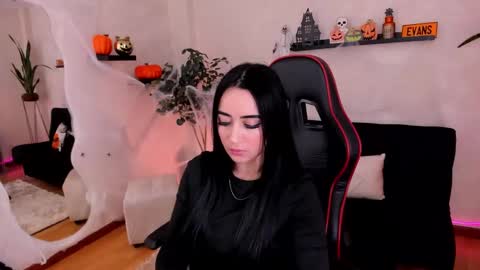 Snapshot of emmyevans1 chatting on 10.14.25 Emmy Evans  online show from 10.14.25