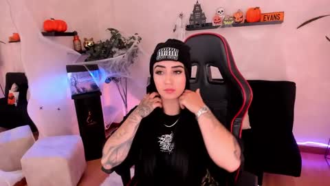 Snapshot of emmyevans1 chatting on 10.17.25 Emmy Evans  online show from 10.17.25