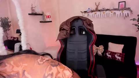 Emmy Evans  online show from 11.15.25