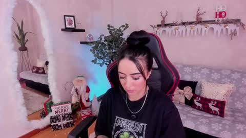 Emmy Evans  online show from 11.23.25