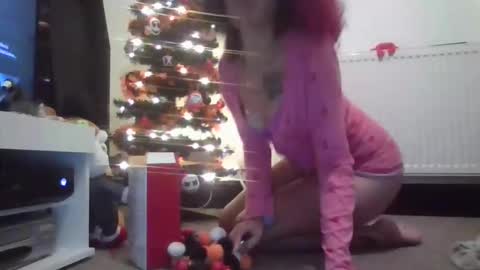 Snapshot of emokitty2003 chatting on 11.29.25 emokitty2003 online show from 11.29.25