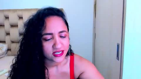 Snapshot of emperatriztapia chatting on 05.14.26 emperatriztapia online show from 05.14.26