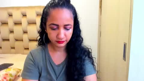 Snapshot of emperatriztapia chatting on 05.17.26 emperatriztapia online show from 05.17.26