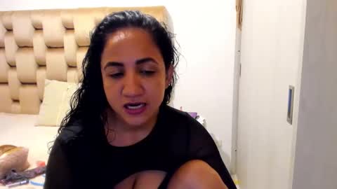 Snapshot of emperatriztapia chatting on 05.22.26 emperatriztapia online show from 05.22.26