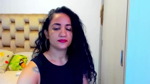 Snapshot of emperatriztapia chatting on 05.25.26 emperatriztapia online show from 05.25.26