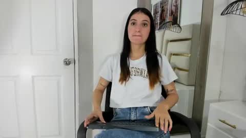 Snapshot of emy_ferrer_ chatting on 07.03.26 EMY FERRER online show from 07.03.26