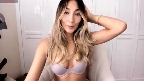 emyconneer online show from 12.14.25