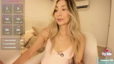 Snapshot of emyconneer chatting on 06.19.26 emyconneer online show from 06.19.26