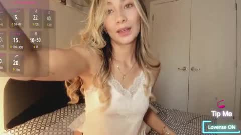 Snapshot of emyconneer chatting on 07.18.26 emyconneer online show from 07.18.26