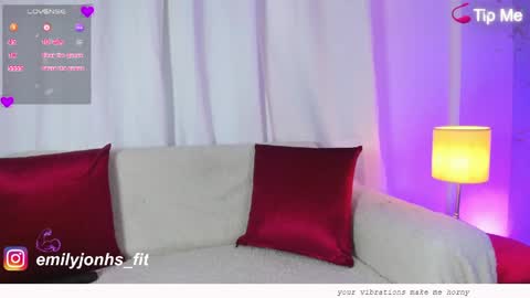 Snapshot of emylyjonhs chatting on 05.19.26 EMYLY online show from 05.19.26